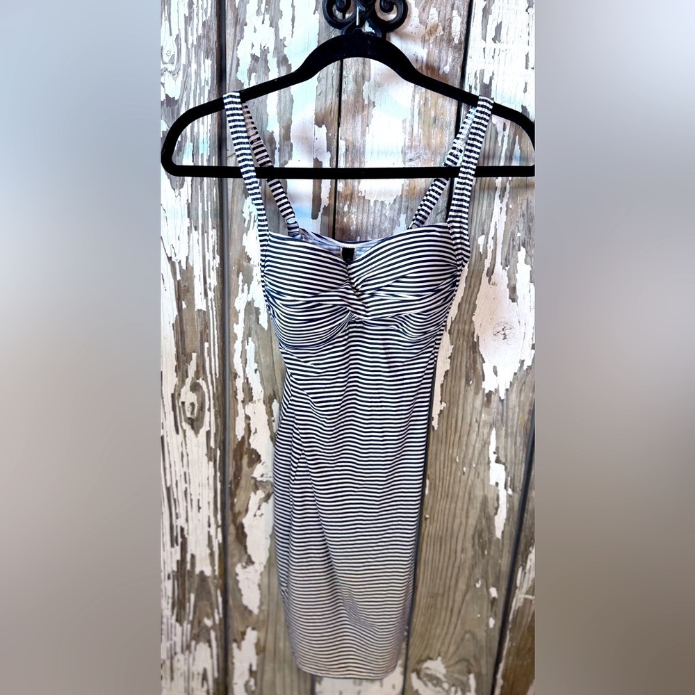 Bond-eye swim dress (no bottom) Size 6 Navy & White Stripe